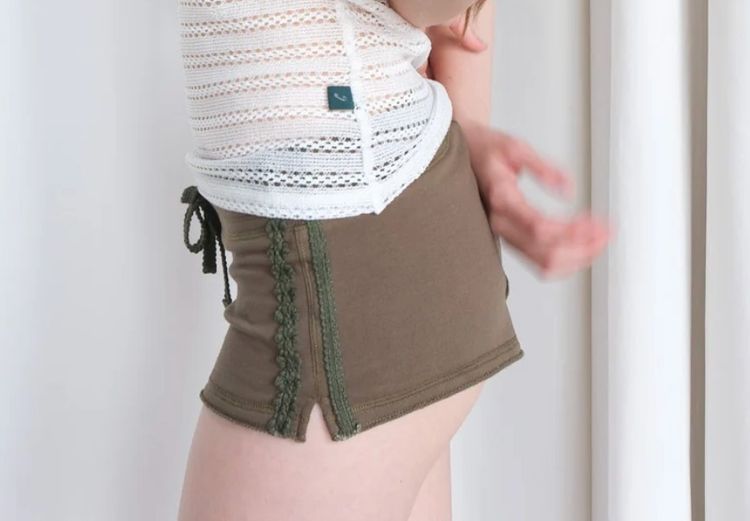 Geel - Carla Shorts - Olive